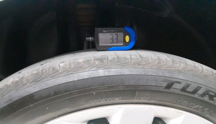 2014 Volkswagen Polo COMFORTLINE 1.5L, Diesel, Manual, 1,30,650 km, tyre