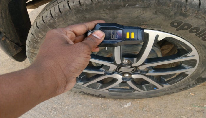 2023 Maruti Swift ZXI PLUS DUAL TONE, Petrol, Manual, 12,777 km, tyre