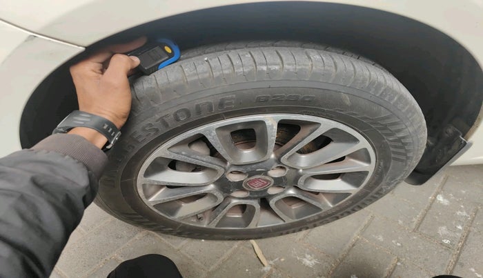 2014 Fiat Punto EVO EMOTION 1.4, Petrol, Manual, 26,040 km, tyre