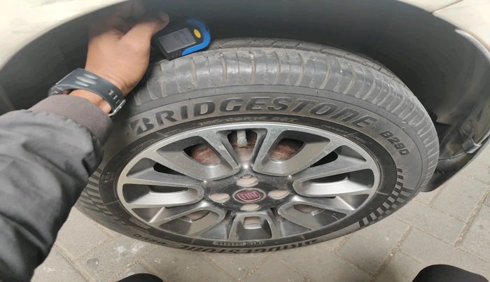 2014 Fiat Punto EVO EMOTION 1.4, Petrol, Manual, 26,040 km, tyre