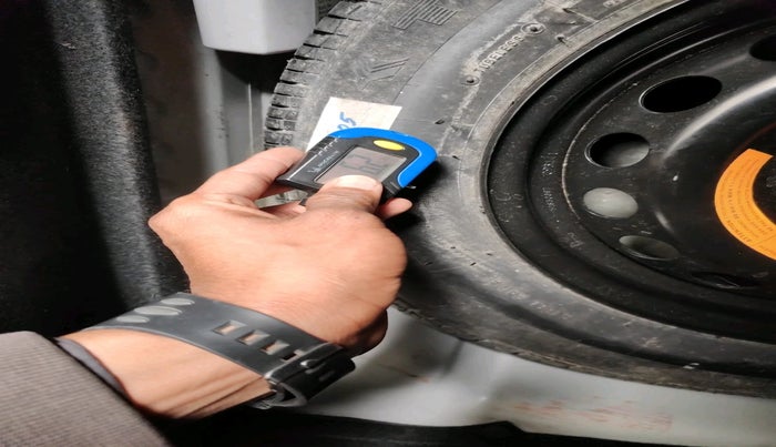 2014 Fiat Punto EVO EMOTION 1.4, Petrol, Manual, 26,040 km, tyre