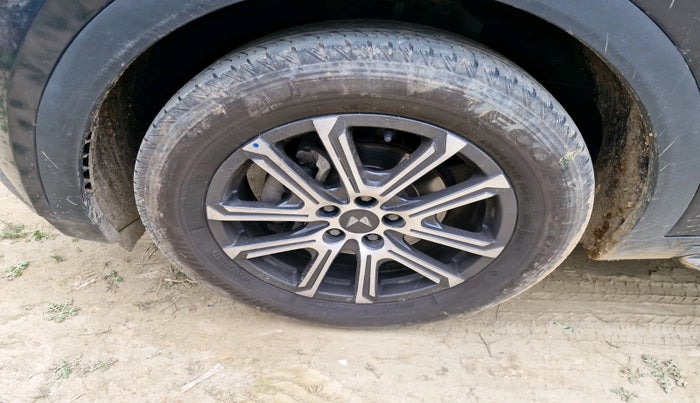 2023 Mahindra XUV700 AX 7 LUXURY D MT 7 STR, Diesel, Manual, 43,824 km, tyre