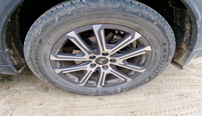 2023 Mahindra XUV700 AX 7 LUXURY D MT 7 STR, Diesel, Manual, 43,824 km, tyre