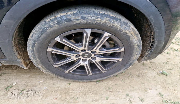 2023 Mahindra XUV700 AX 7 LUXURY D MT 7 STR, Diesel, Manual, 43,824 km, tyre