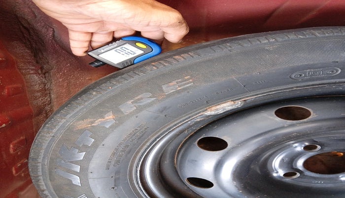 2011 Mahindra Verito 1.4 G2, Petrol, Manual, 40,290 km, tyre