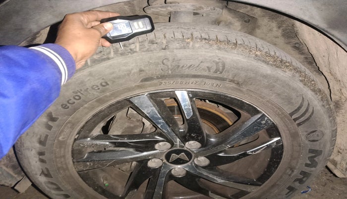 2022 Mahindra XUV700 AX 5 P MT 7 STR, Petrol, Manual, 37,565 km, tyre