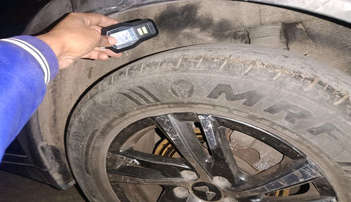 2022 Mahindra XUV700 AX 5 P MT 7 STR, Petrol, Manual, 37,565 km, tyre