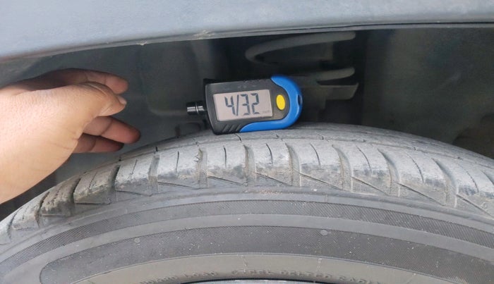 2020 Renault Kwid NEOTECH RXL 1.0 MT, Petrol, Manual, 26,716 km, tyre