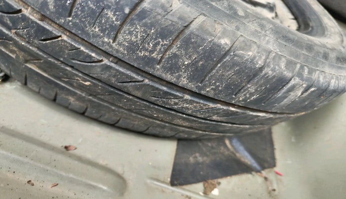 2012 Skoda Rapid ELEGANCE 1.6 TDI CR MT, Diesel, Manual, 1,07,303 km, tyre