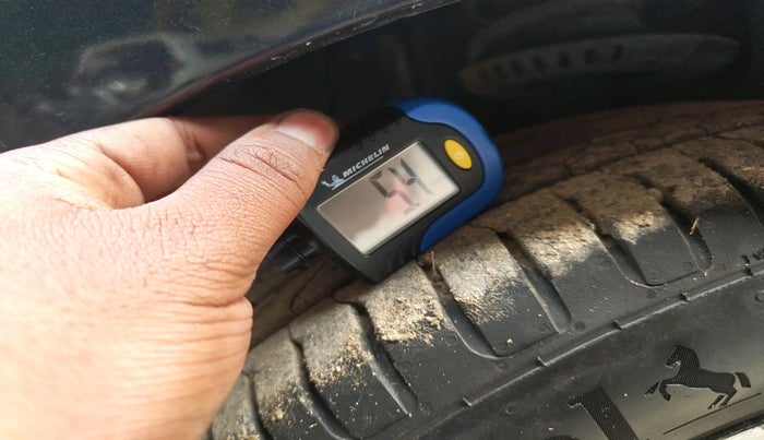 2012 Skoda Rapid ELEGANCE 1.6 TDI CR MT, Diesel, Manual, 1,07,303 km, tyre