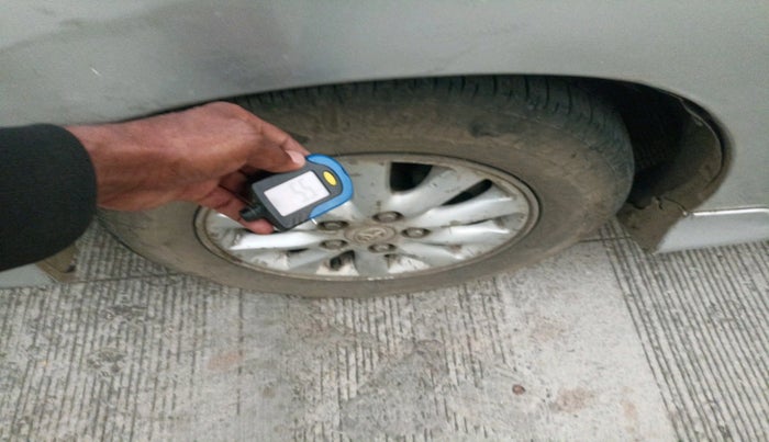 2012 Toyota Innova VX 2.5 7 STR, Diesel, Manual, 2,16,183 km, tyre