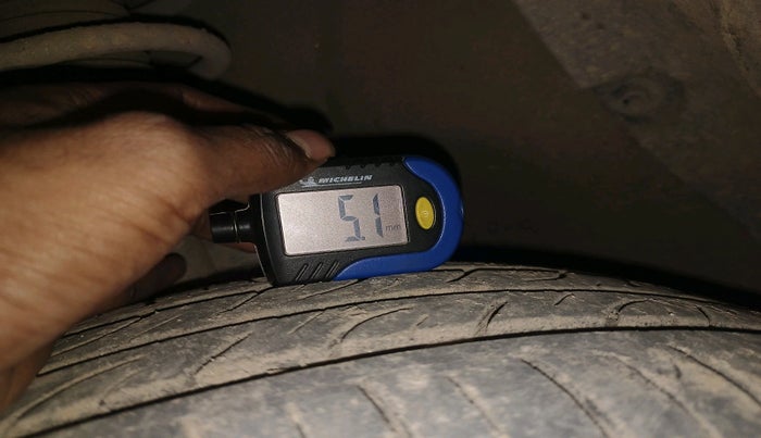 2016 Mahindra Kuv100 K4 6 STR, Petrol, Manual, 32,398 km, tyre