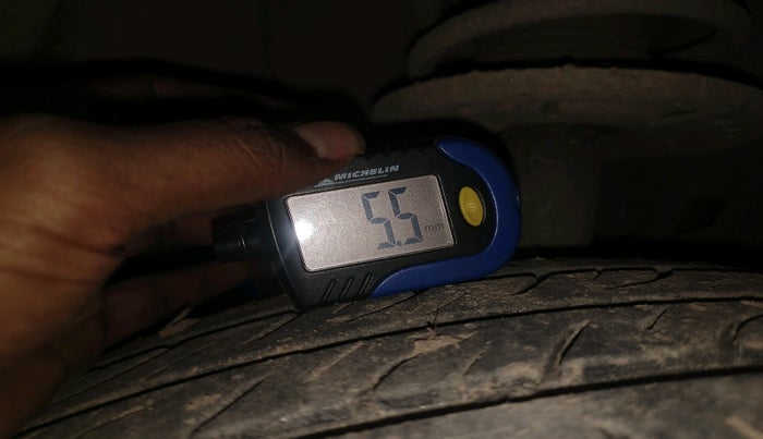 2016 Mahindra Kuv100 K4 6 STR, Petrol, Manual, 32,398 km, tyre