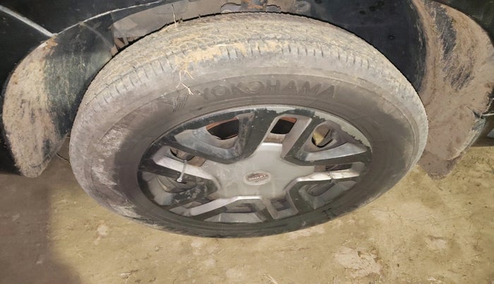 2013 Nissan Terrano XE (D), Diesel, Manual, 1,55,567 km, tyre