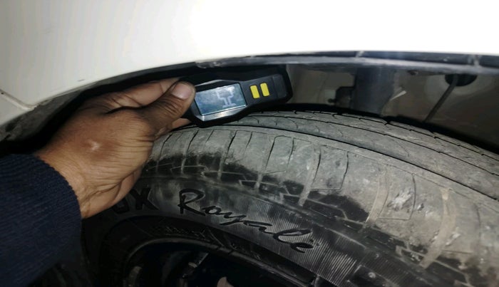 2022 Maruti Swift VXI AMT, Petrol, Automatic, 29,250 km, tyre