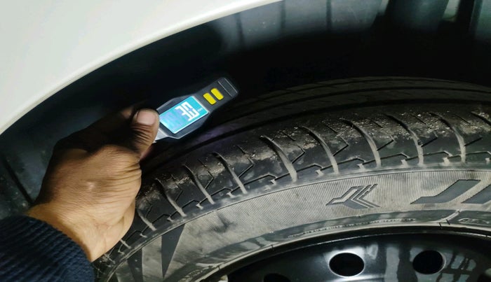 2022 Maruti Swift VXI AMT, Petrol, Automatic, 29,250 km, tyre