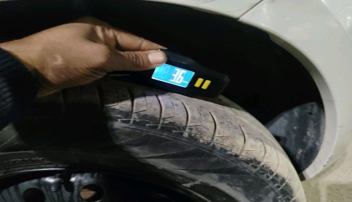 2022 Maruti Swift VXI AMT, Petrol, Automatic, 29,250 km, tyre