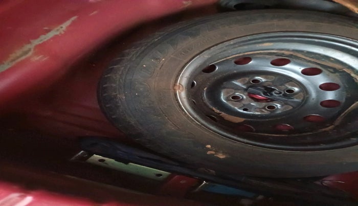 2018 Hyundai Eon ERA +, Petrol, Manual, 65,192 km, tyre