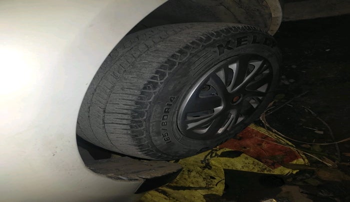 2017 Maruti Swift VDI, Diesel, Manual, 1,67,601 km, tyre