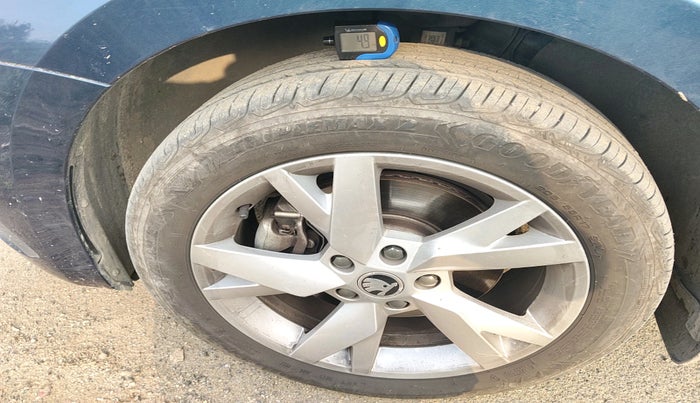 2023 Skoda Octavia STYLE 2.0, Petrol, Automatic, 22,128 km, tyre