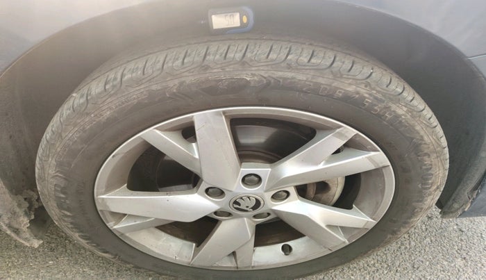 2023 Skoda Octavia STYLE 2.0, Petrol, Automatic, 22,128 km, tyre