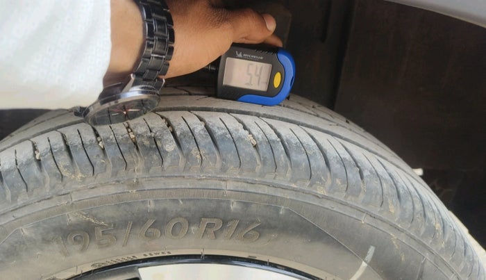 2023 Nissan MAGNITE XV TURBO CVT, Petrol, Automatic, 5,089 km, tyre