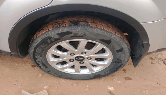 2015 Mahindra XUV500 W10, Diesel, Manual, 1,35,174 km, tyre