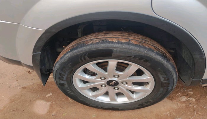 2015 Mahindra XUV500 W10, Diesel, Manual, 1,35,174 km, tyre