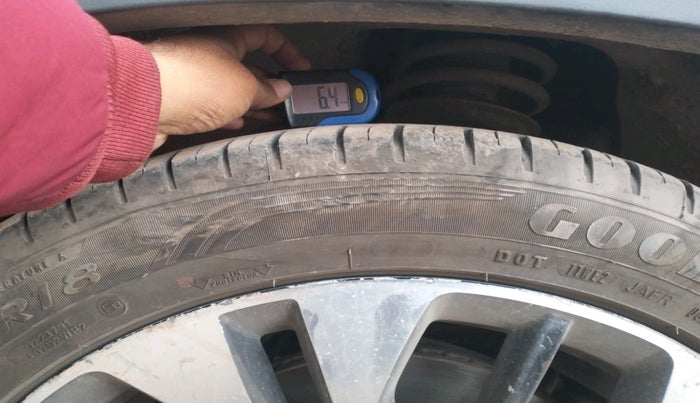 2021 MG HECTOR PLUS SHARP 2.0 DIESEL TURBO MT 6-STR, Diesel, Manual, 1,65,126 km, tyre