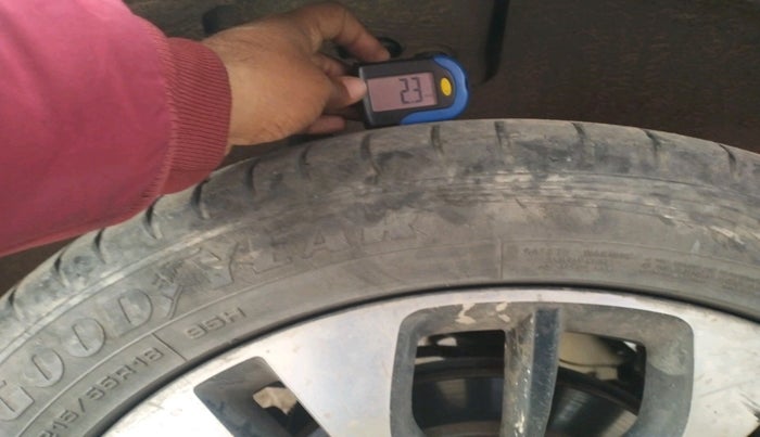 2021 MG HECTOR PLUS SHARP 2.0 DIESEL TURBO MT 6-STR, Diesel, Manual, 1,65,126 km, tyre