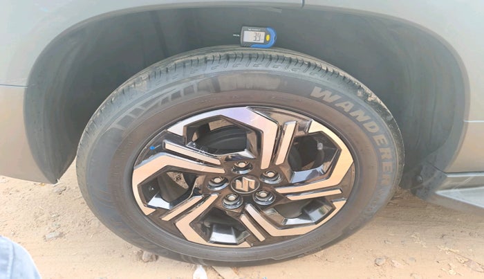 2024 Maruti BREZZA ZXI + AT SMART HYBRID, Petrol, Automatic, 29,701 km, tyre