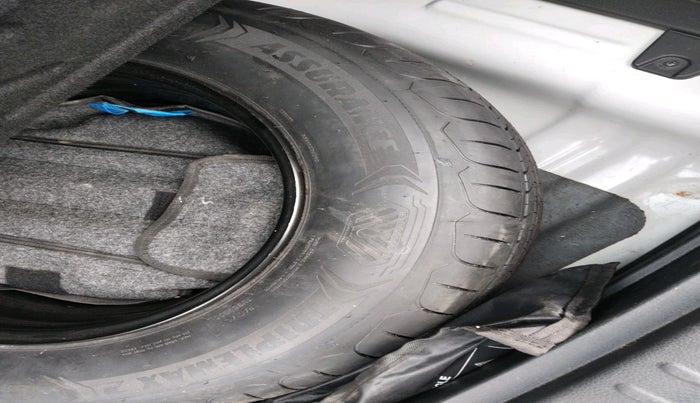 2024 KIA SELTOS  HTE 1.5 PETROL MT, Petrol, Manual, 17,708 km, tyre