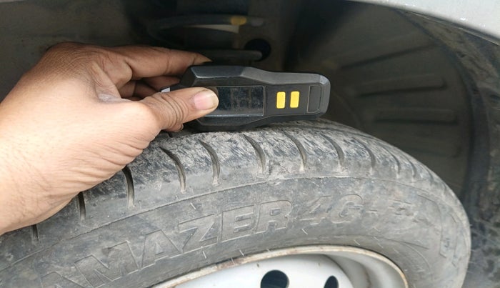 2014 Maruti Wagon R 1.0 LXI CNG, Petrol, Manual, 1,22,095 km, tyre