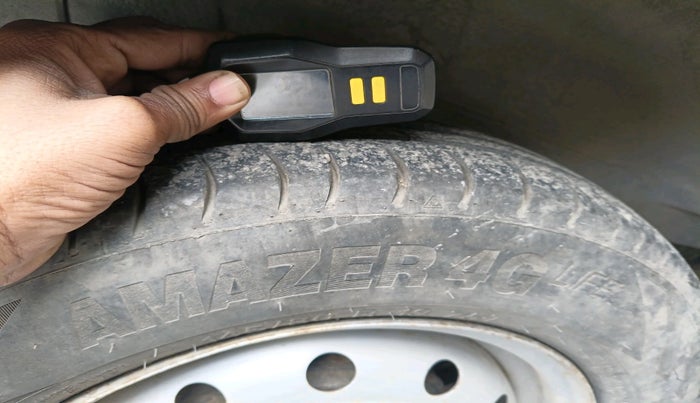 2014 Maruti Wagon R 1.0 LXI CNG, Petrol, Manual, 1,22,095 km, tyre