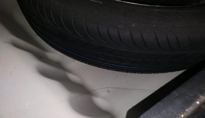 2022 Maruti Vitara Brezza LXI, Petrol, Manual, 6,893 km, tyre