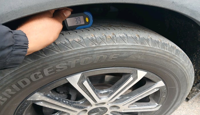 2023 Mahindra XUV700 AX 7 P MT 7 STR, Petrol, Manual, 20,038 km, tyre