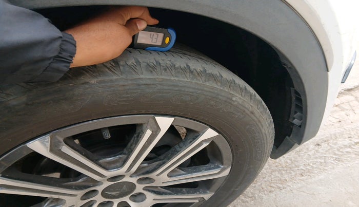 2023 Mahindra XUV700 AX 7 P MT 7 STR, Petrol, Manual, 20,038 km, tyre