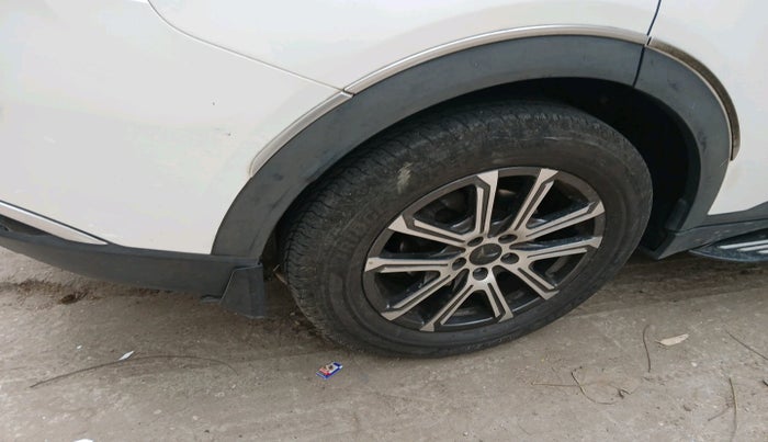 2023 Mahindra XUV700 AX 7 P MT 7 STR, Petrol, Manual, 20,038 km, tyre