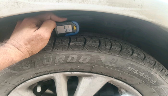 2012 Maruti Swift ZXI, Petrol, Manual, 1,00,235 km, tyre