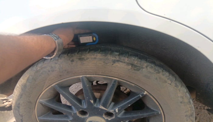 2012 Ford Figo LXI 1.4 DIESEL, Diesel, Manual, 1,59,004 km, tyre