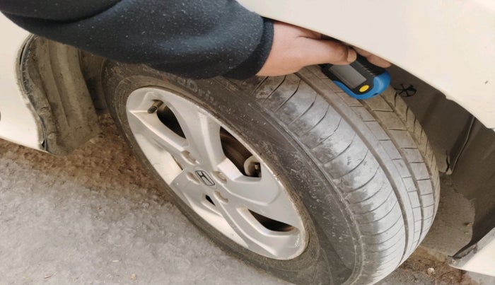 2015 Honda City 1.5L I-VTEC VX, Petrol, Manual, 1,09,721 km, tyre