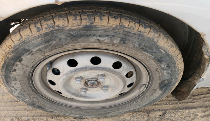 2015 Hyundai i10 MAGNA 1.1, Petrol, Manual, 1,48,537 km, tyre