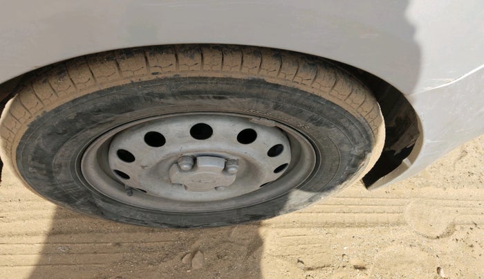 2015 Hyundai i10 MAGNA 1.1, Petrol, Manual, 1,48,537 km, tyre