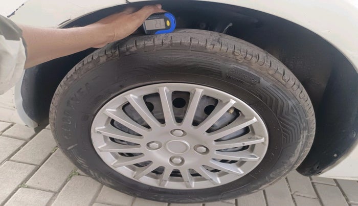 2017 Maruti Dzire VDI, Diesel, Manual, 1,09,180 km, tyre