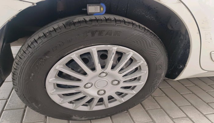 2017 Maruti Dzire VDI, Diesel, Manual, 1,09,180 km, tyre