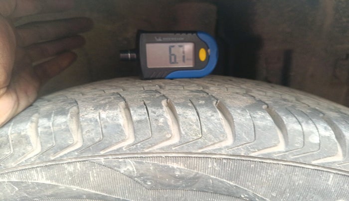 2011 Toyota Etios G, Petrol, Manual, 1,73,274 km, tyre