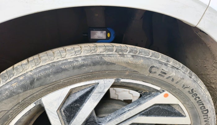 2023 Hyundai NEW I20 ASTA 1.2 MT, Petrol, Manual, 23,155 km, tyre