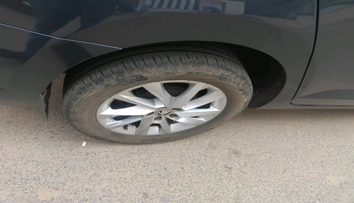 2023 Skoda SLAVIA AMBITION 1.0L TSI AT, Petrol, Automatic, 18,313 km, tyre