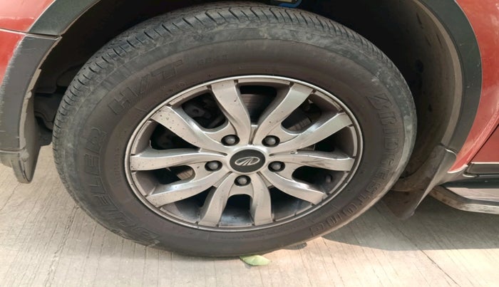 2015 Mahindra XUV500 W10, Diesel, Manual, 1,25,018 km, tyre