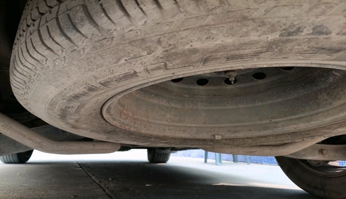 2015 Mahindra XUV500 W10, Diesel, Manual, 1,25,018 km, tyre